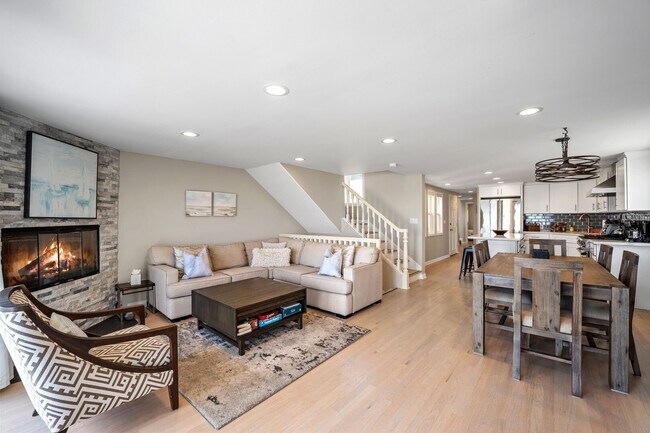 Building Photo - 5 Bedroom + 4 Bathroom Home  | Ocean Opulence | Furnished Monthly Rental