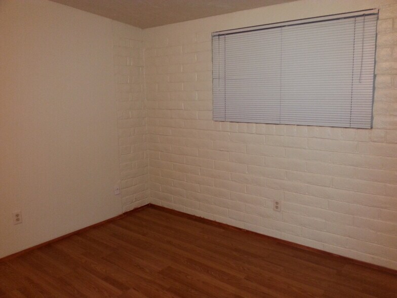 Building Photo - 3001 E Blacklidge Dr