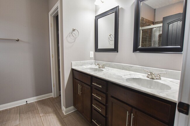 Building Photo - Pet Friendly Four Bedroom!