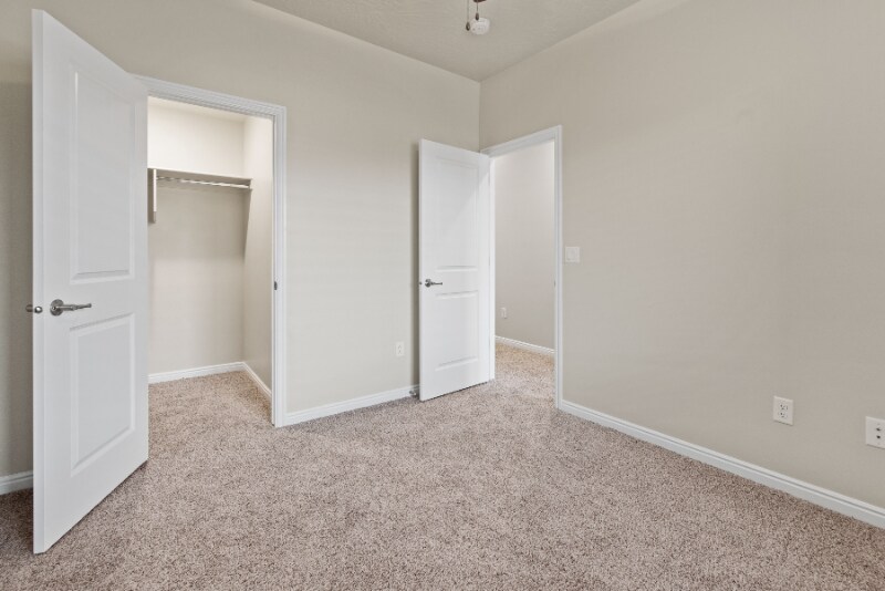 Building Photo - 140 W Center St