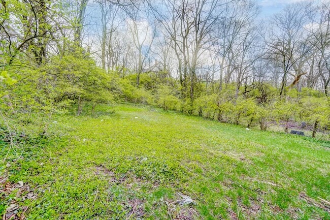 Building Photo - Three Bedroom in Cincinnati!