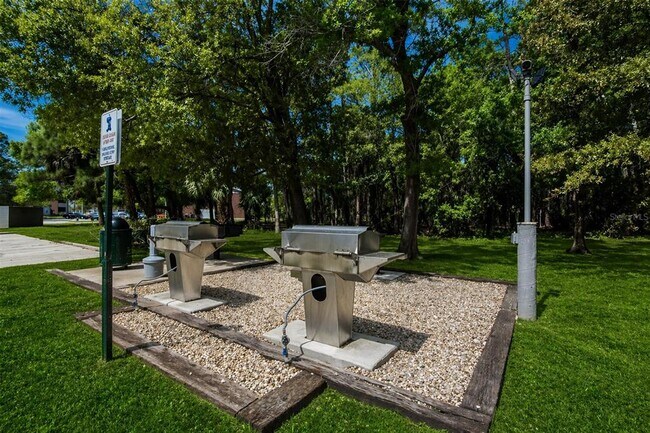 Building Photo - 1400 Gandy Blvd N