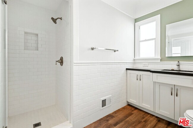 Building Photo - 823 N Edinburgh Ave