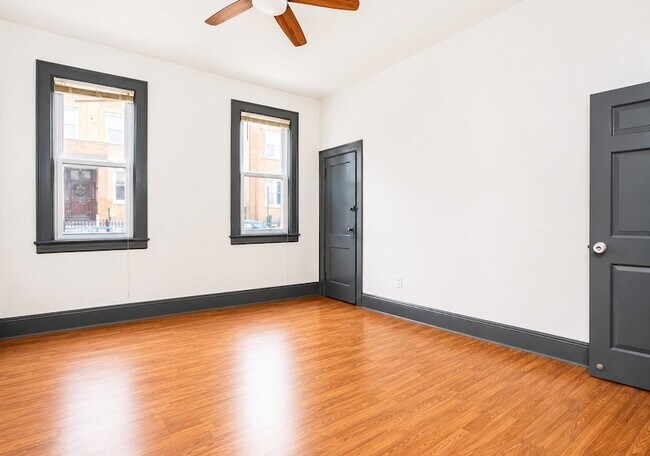 Building Photo - 814 28th St