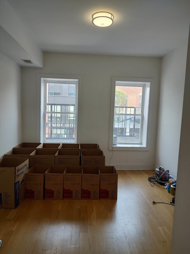 Building Photo - 492 Broadway