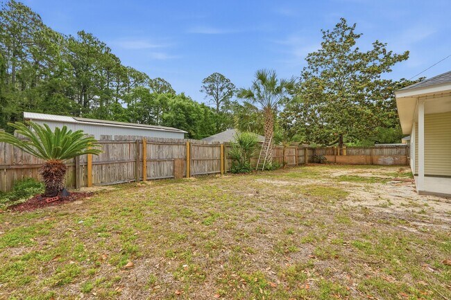 Building Photo - Renovated Home in Niceville!