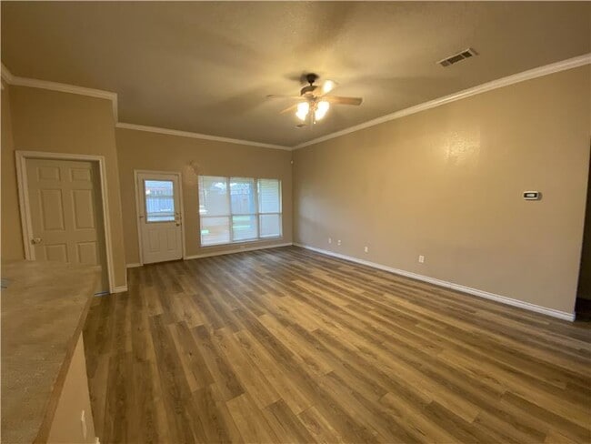 Building Photo - 2409 Gail Dr