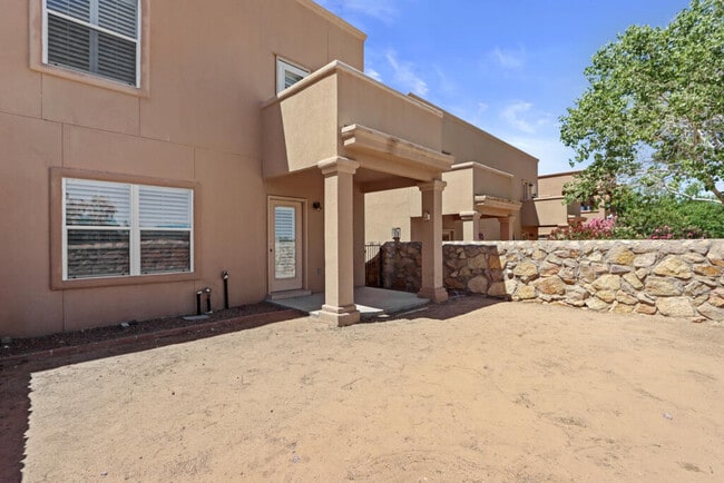 Building Photo - 561 Green Village Ct