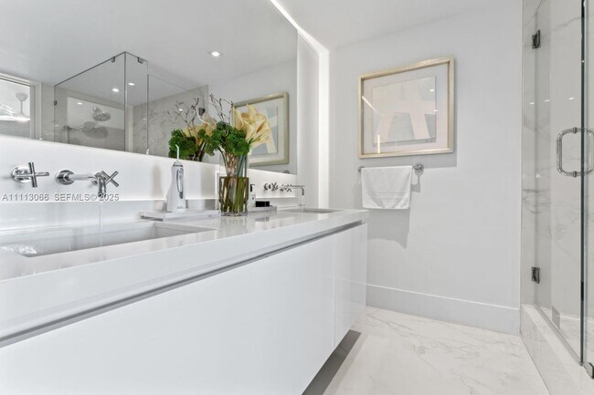 Building Photo - 19143 Fisher Island Dr