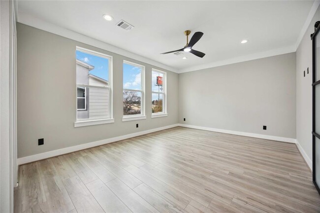 Building Photo - 602 W 28th St