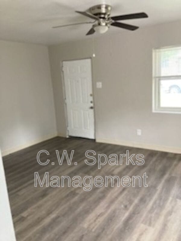 Building Photo - 3923 Dismount St