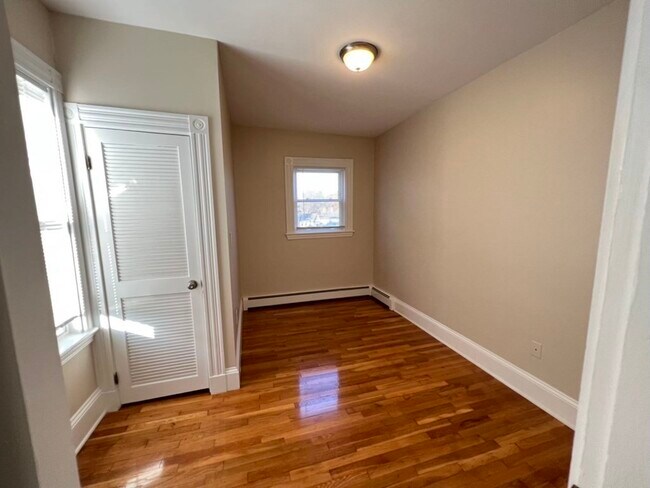 Building Photo - 212 Whitwell St