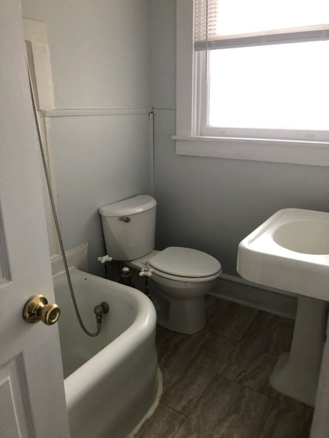 Primary Photo - 128 E New St