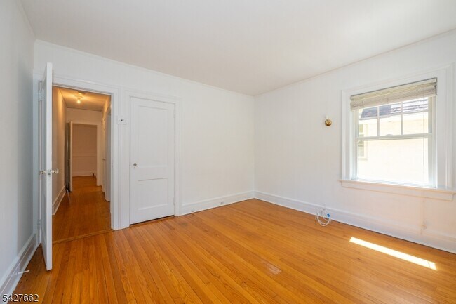 Building Photo - 200 Valley Rd