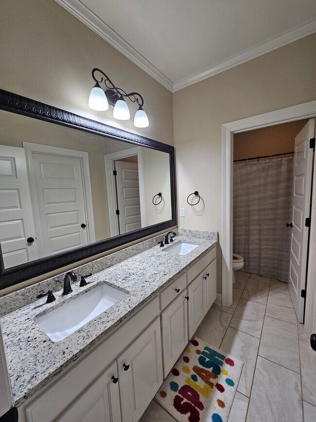 Building Photo - 43283 Pond View Dr