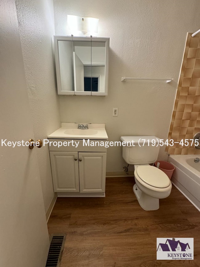 Building Photo - $475 OFF - Move In Special!  2 Bedroom/1 B...