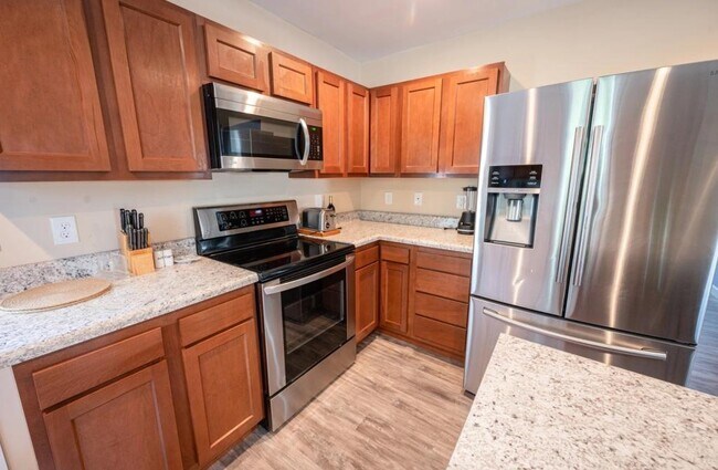 Building Photo - 422 S 7th St