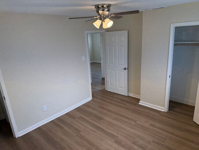 Building Photo - 3/2 Fenced yard PET FRIENDLY PTISD