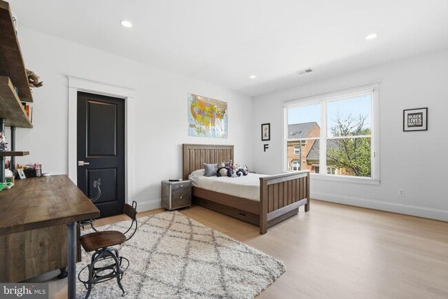 Building Photo - 2504 12th St N