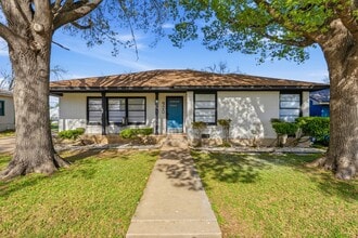 Building Photo - 920 Camp Dr