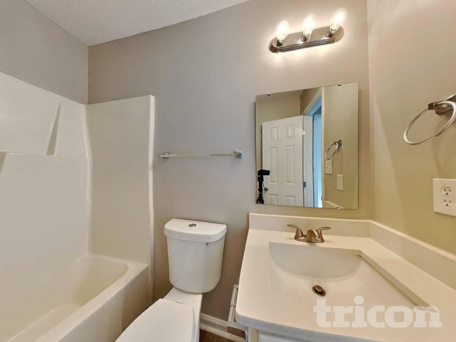 Building Photo - 713 Ilex Ct