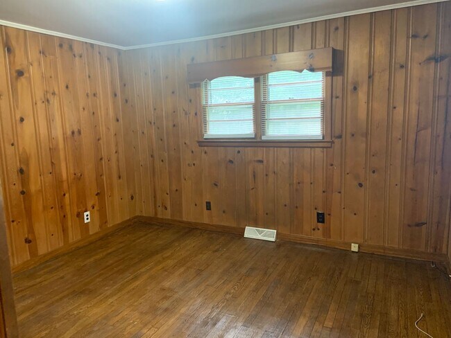 Building Photo - 3 BR house available near Target on Lawndale!