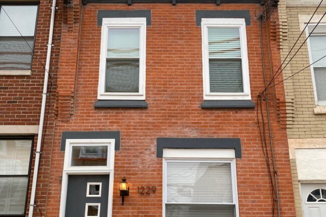 Primary Photo - 1229 N Taney St