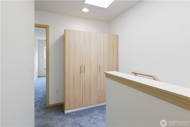 Building Photo - Spacious 3bd/3ba Townhouse