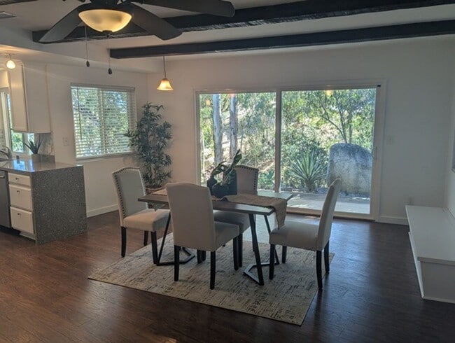 Building Photo - 3 Bed - 2 Bath House with Solar & Mountain...