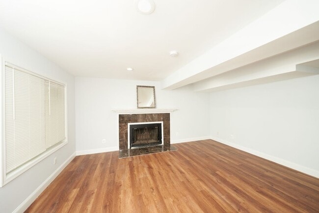 Building Photo - 9900 Kingsbridge Dr