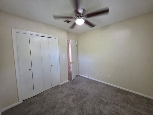 Building Photo - Nicely updated 3BR/1.5BA with fenced in ba...