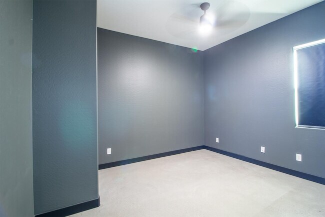 Building Photo - 14144 W Smoketree Dr