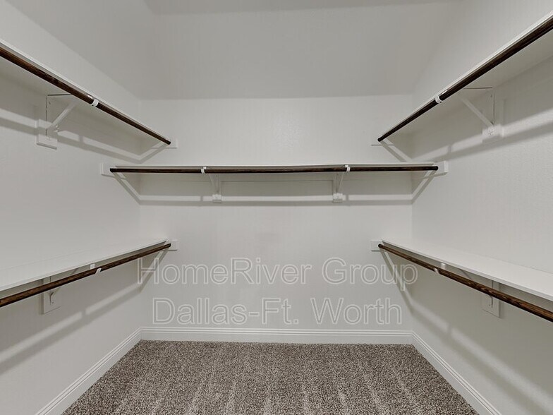 Building Photo - 11200 Glover Ln