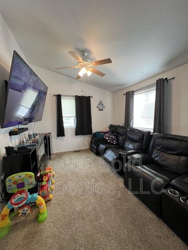 Building Photo - 907 Arcadian Dr
