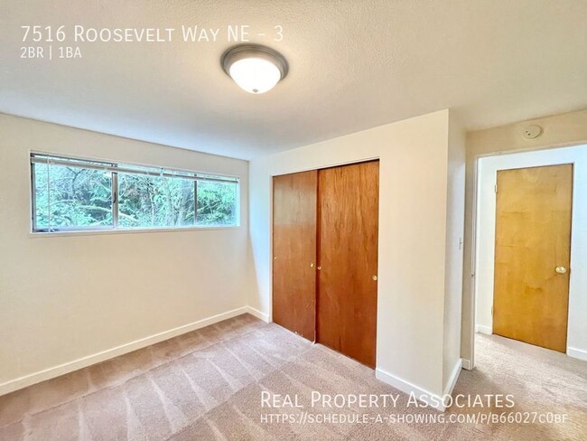 Building Photo - Spacious 2-bed/1-Bath Close to Green Lake!...