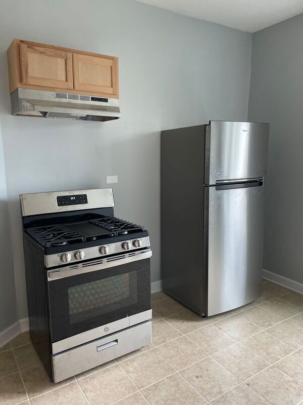 Building Photo - 728 N Pine Ave