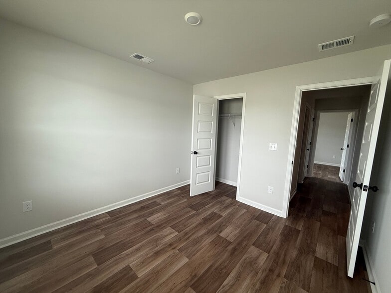Building Photo - 1119 Cooper Hawk Ln SW