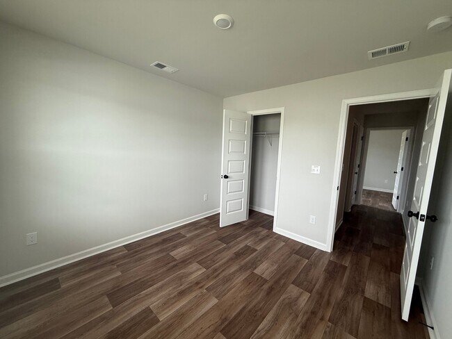 Building Photo - 1119 Cooper Hawk Ln SW