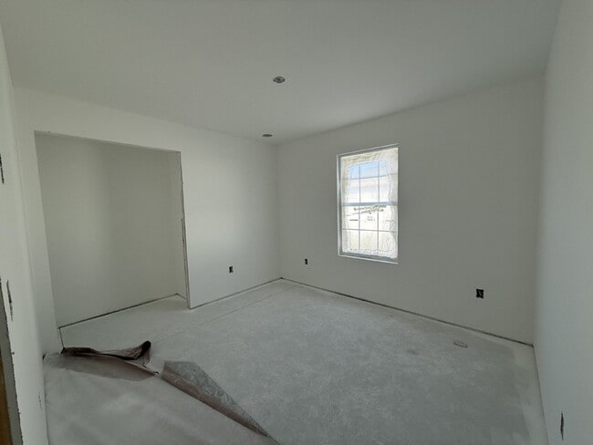 Building Photo - Patio Home in Hollister (4 Bedrooms withou...