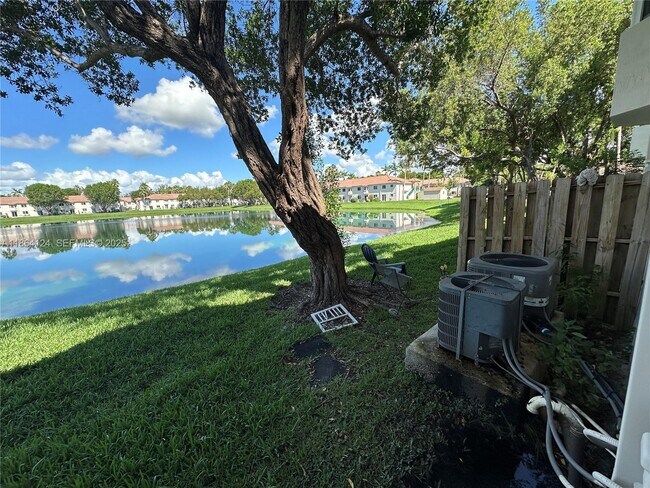 Building Photo - 2910 SE 13th Ave