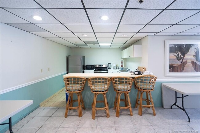 Building Photo - 221 NE Plantation Rd