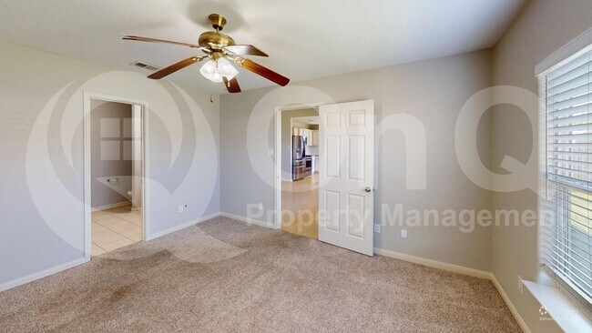 Building Photo - 10012 Quail Glen Dr