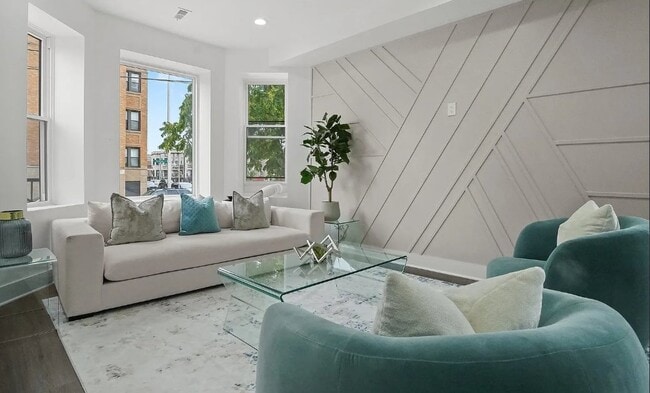 Building Photo - 322 S Kostner Ave