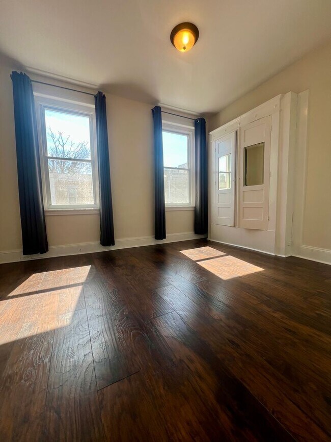 Building Photo - Stunning 3-Bedroom Townhome by LaSalle! Available NOW!