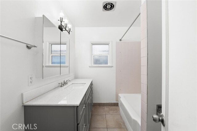 Building Photo - 587 E Arrow Hwy