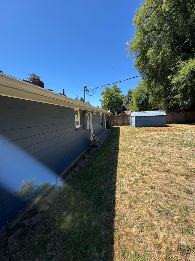 Building Photo - Charming Updated 2 Bedroom Home with Huge Backyard, A/C & Owner-Paid Landscaping