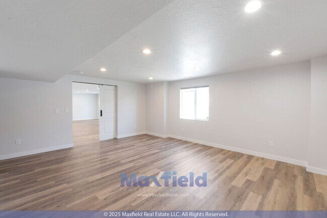 Building Photo - Modern EV Friendly Upgraded 5 BD 4 BA 3 GA...