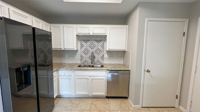 Building Photo - 16130 Seahorse Dr