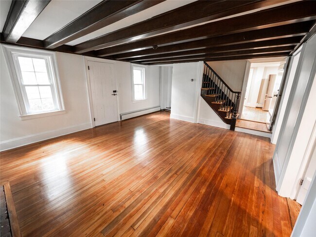 Building Photo - 11 Glen Arden Dr