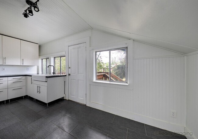 Building Photo - 6015-6017 SE 99th Ave